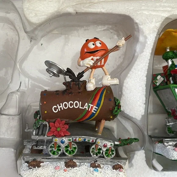 The M&M’s Holiday Express Train 
Danbury Mint - Picture 3 of 6